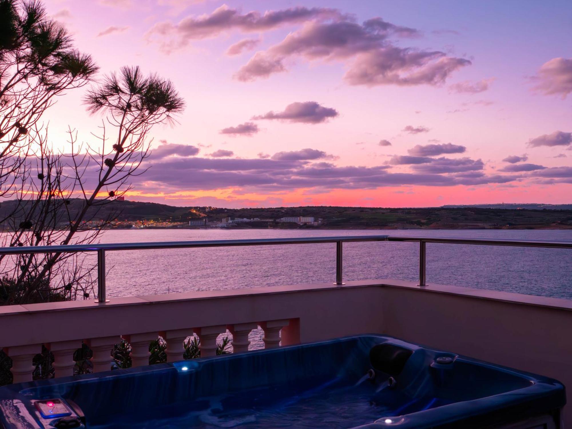 Villa Palma - Sunset Sea Views With Pool, Jacuzzi, Sauna And Games Room Mellieħa Buitenkant foto