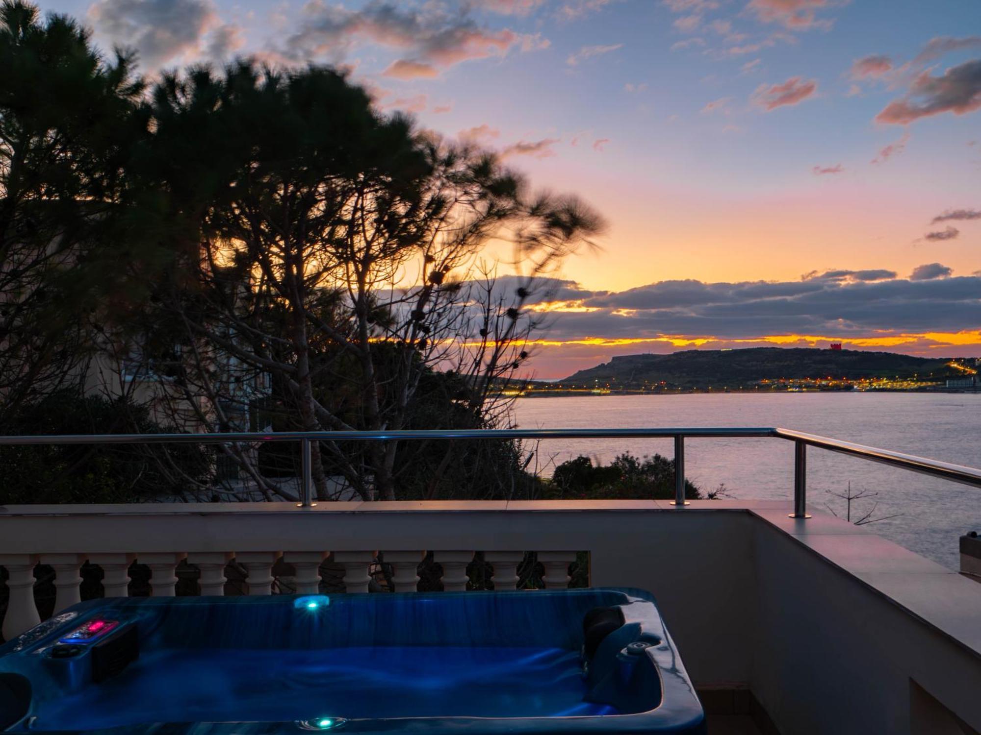 Villa Palma - Sunset Sea Views With Pool, Jacuzzi, Sauna And Games Room Mellieħa Buitenkant foto