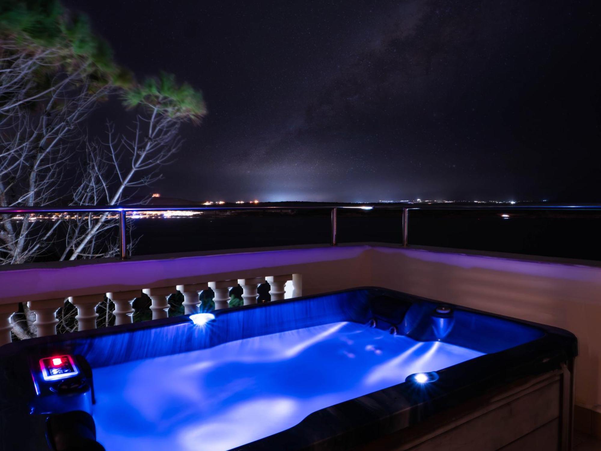 Villa Palma - Sunset Sea Views With Pool, Jacuzzi, Sauna And Games Room Mellieħa Buitenkant foto