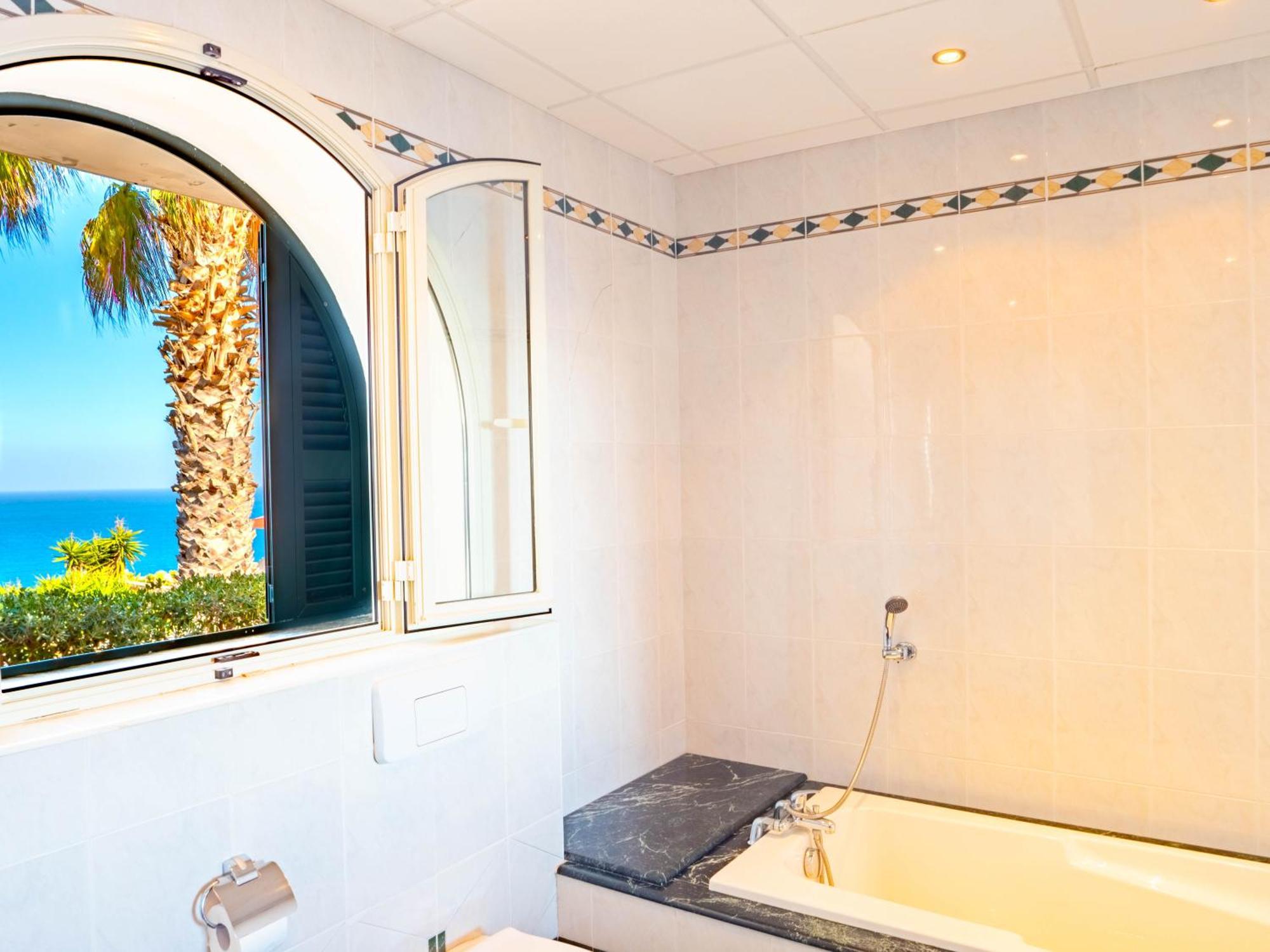 Villa Palma - Sunset Sea Views With Pool, Jacuzzi, Sauna And Games Room Mellieħa Buitenkant foto